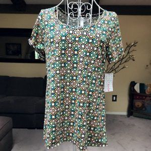 NWT LuLaRoe sz small Classic Tee